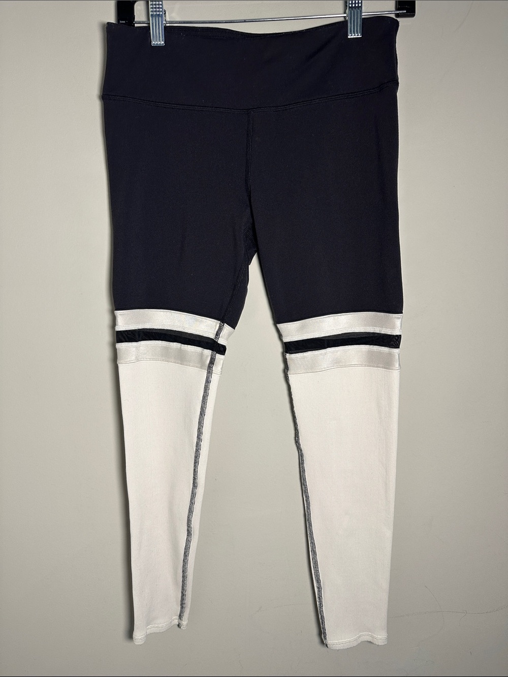 Alo yoga 87370 Two-Tone Black and White with mesh Leggings